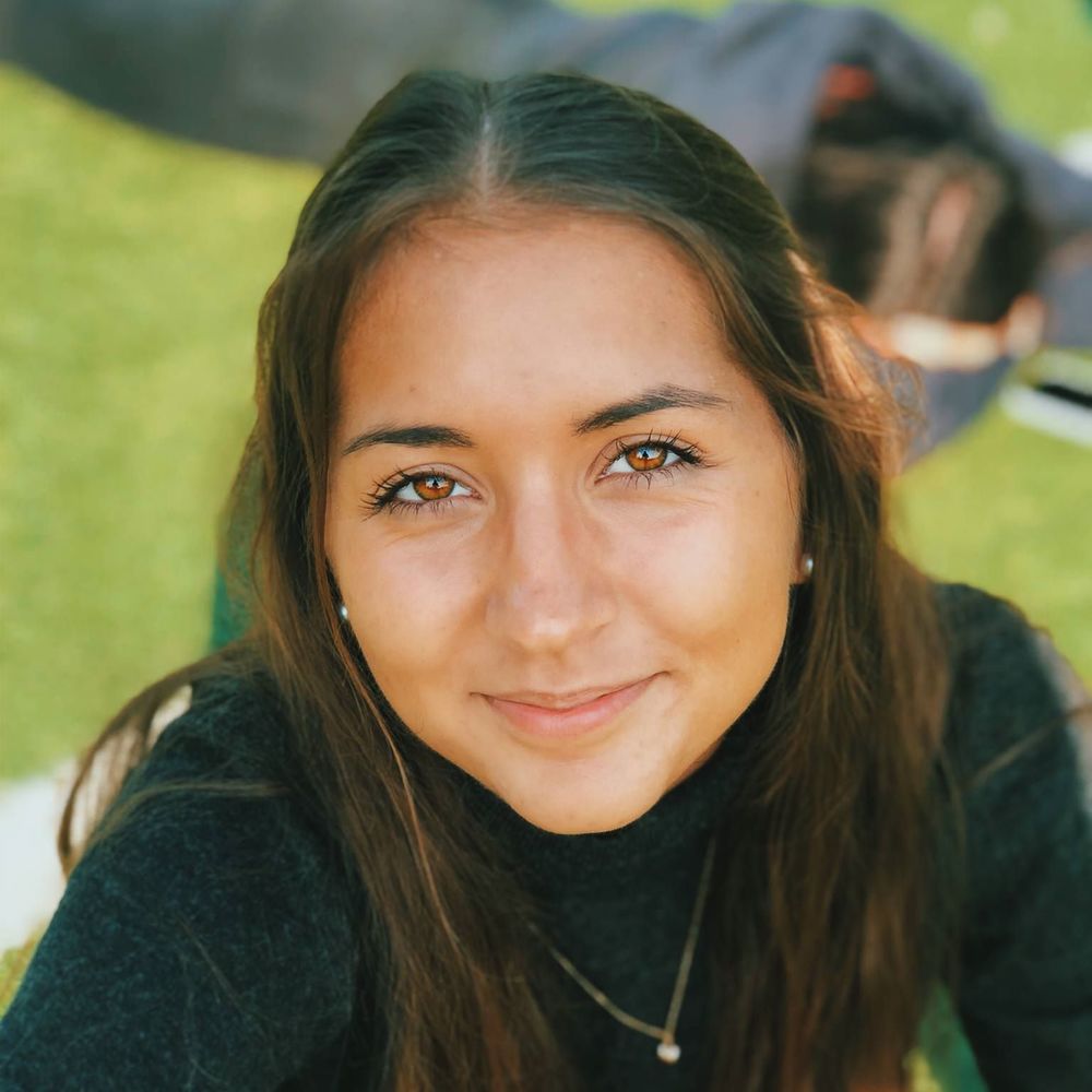 Meet your Posher, Daniela